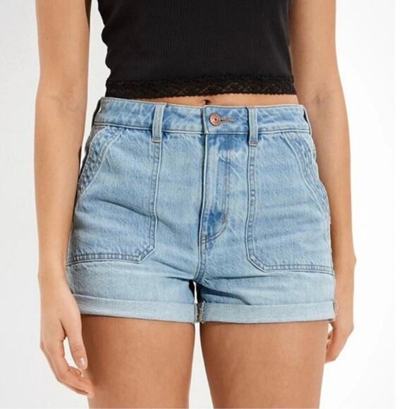 American Eagle Denim Mom Shorts Rolled Cuffs Women’s Size 10 Light Wash - Picture 1 of 6